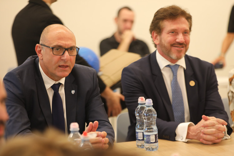נשיא פדרציית הכדורגל הדרום אמריקאי וסגן נשיא פיפ"א ביקר בבית הנבחרות